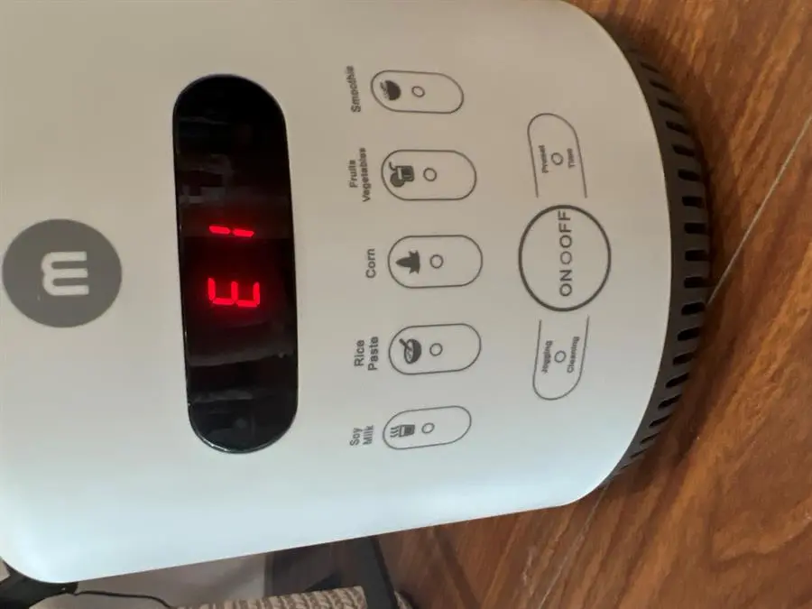 Khách hàng review Máy làm sữa hạt Mishio MK316 2