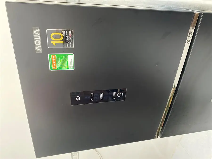 Khách hàng review Tủ lạnh Aqua Inverter 318 lít AQR-T369FA(WBS) 9