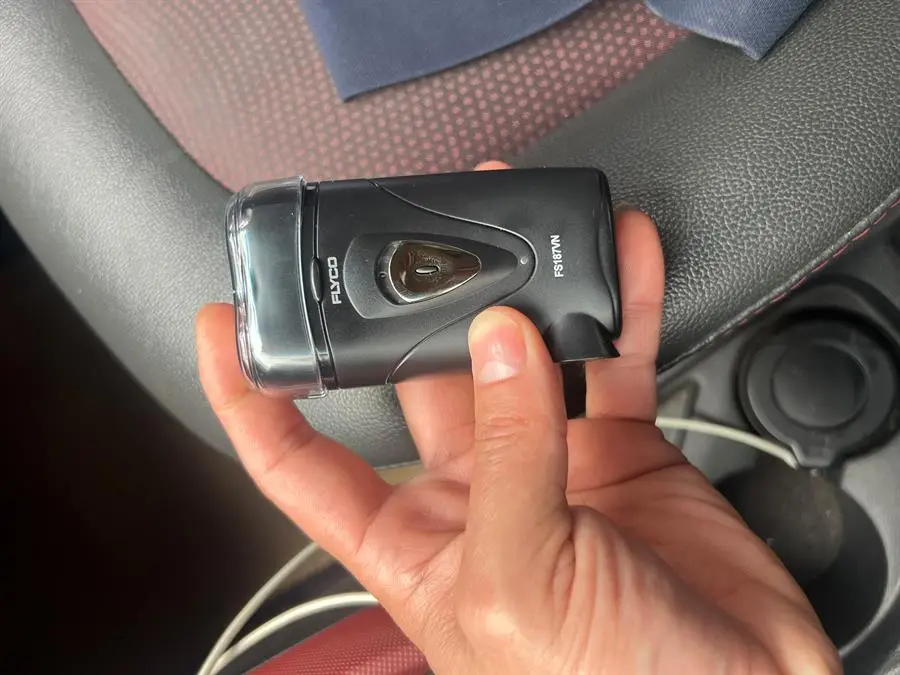 Khách hàng review Máy cạo râu khô Flyco FS187VN 1