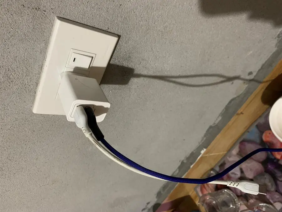 Khách hàng review Adapter sạc 2 cổng USB 12W Dual AVA ACL168A 1