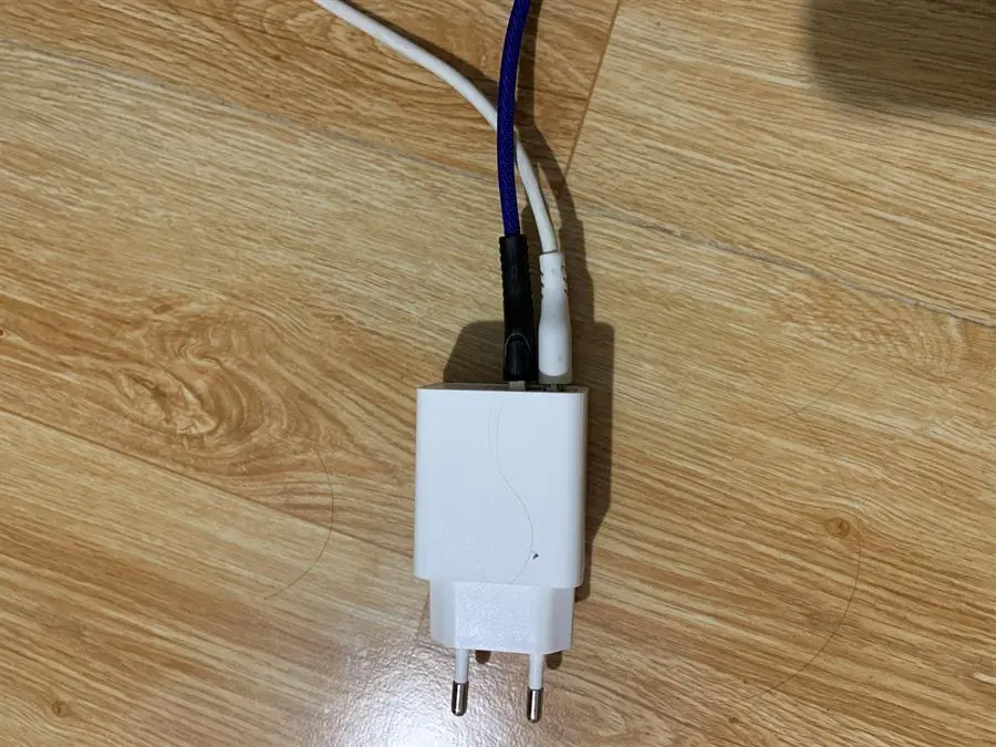 Khách hàng review Adapter sạc 2 cổng USB 12W Dual AVA ACL168A 3