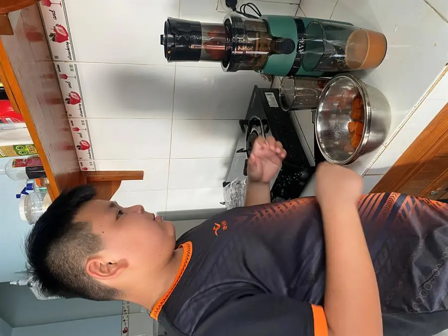 Khách hàng review Máy ép chậm AVA SJ-009 19