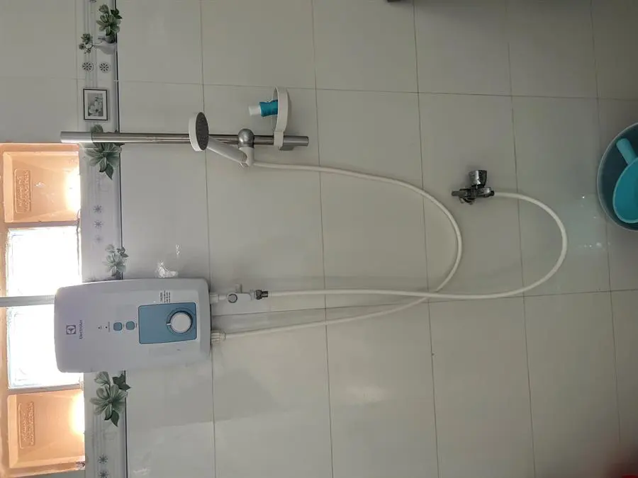 Khách hàng review Máy nước nóng trực tiếp Electrolux 4500W EWE451GX-DWB 6