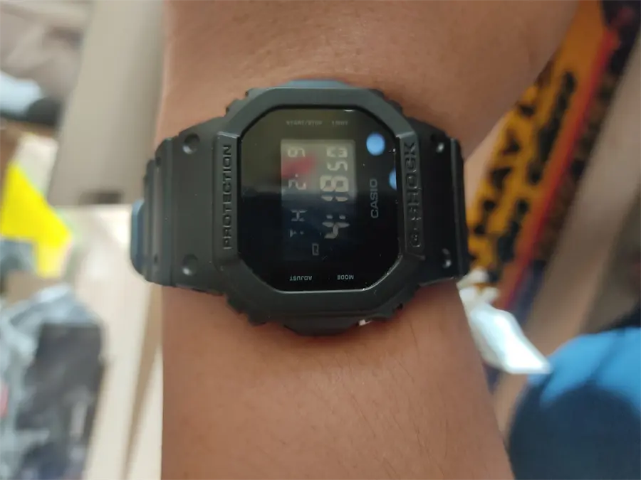 Khách hàng review Đồng hồ G-SHOCK 5600 48.9 x 42.8 mm Nam DW-5600BB-1DR 2