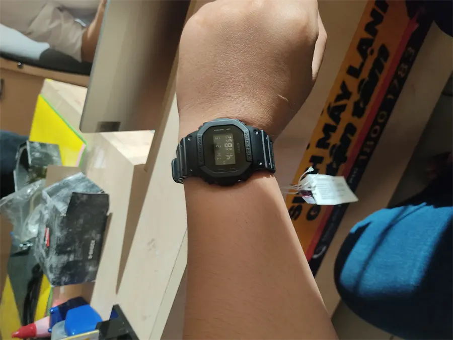 Khách hàng review Đồng hồ G-SHOCK 5600 48.9 x 42.8 mm Nam DW-5600BB-1DR 4
