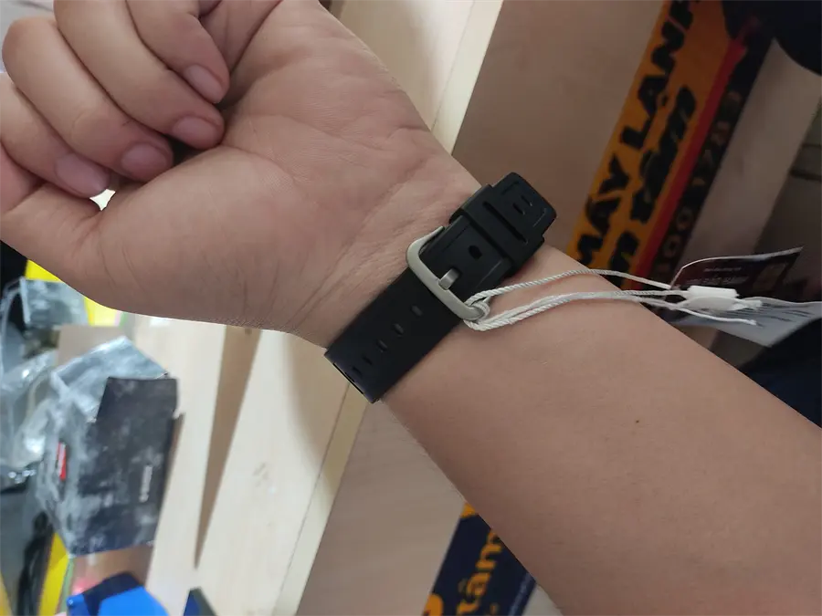 Khách hàng review Đồng hồ G-SHOCK 5600 48.9 x 42.8 mm Nam DW-5600BB-1DR 3