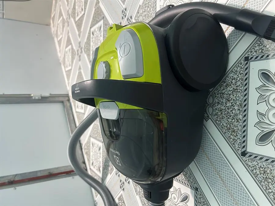 Khách hàng review Máy hút bụi dạng hộp Electrolux Z1231 18
