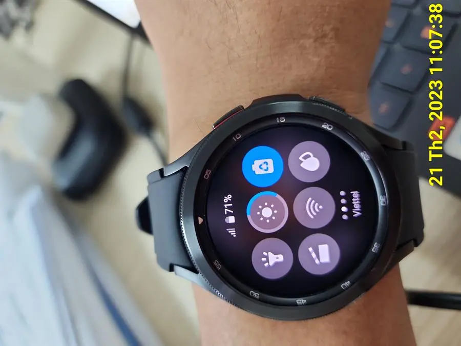 Khách hàng review Đồng hồ thông minh Samsung Galaxy Watch4 LTE Classic 46mm Đen 6