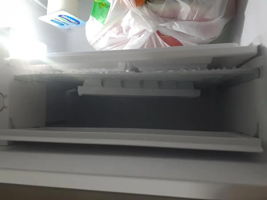 Khách hàng review Tủ lạnh Beko 93 lít RS9051P 5