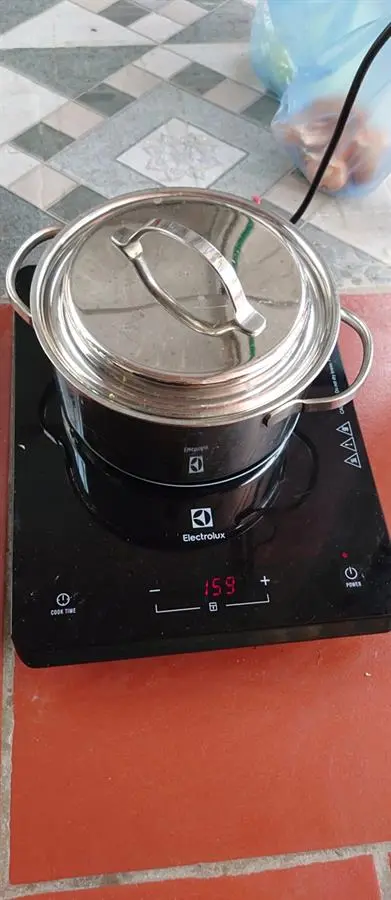 Khách hàng review Bếp từ Electrolux ETD29KC 1