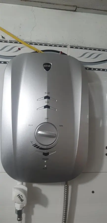 Khách hàng review Máy nước nóng trực tiếp Ferroli 4500W MIDO-MSN 4.5S 3