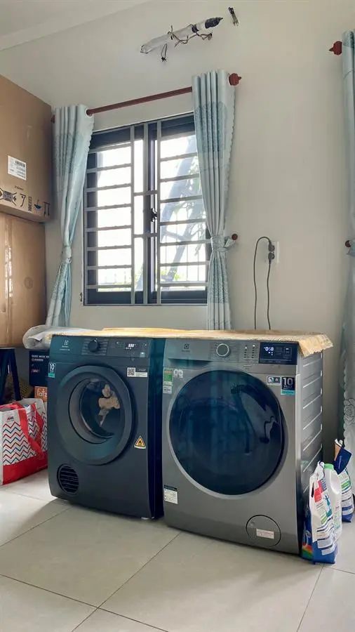 Khách hàng review Máy sấy thông hơi Electrolux UltimateCare 8.5 kg EDV854N3SB 4