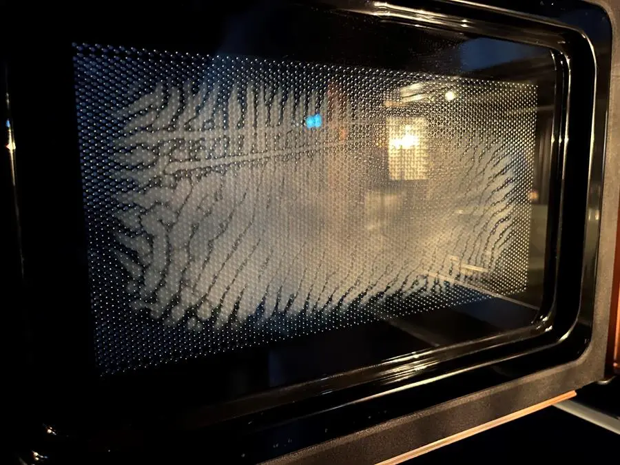 Khách hàng review Lò vi sóng có nướng Electrolux EMC25D59EB 25 lít 1