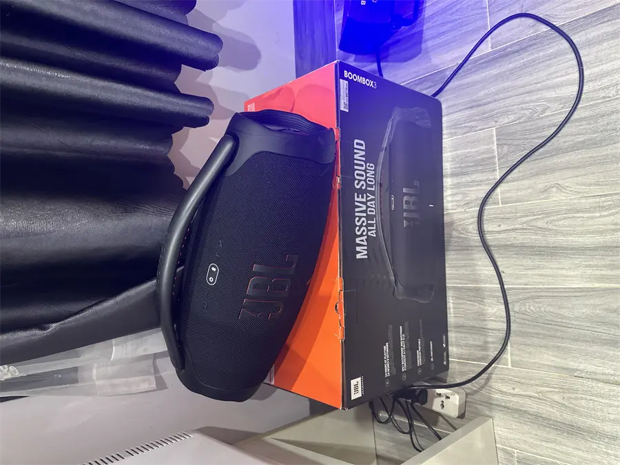 Khách hàng review Loa Bluetooth JBL Boombox 3 15