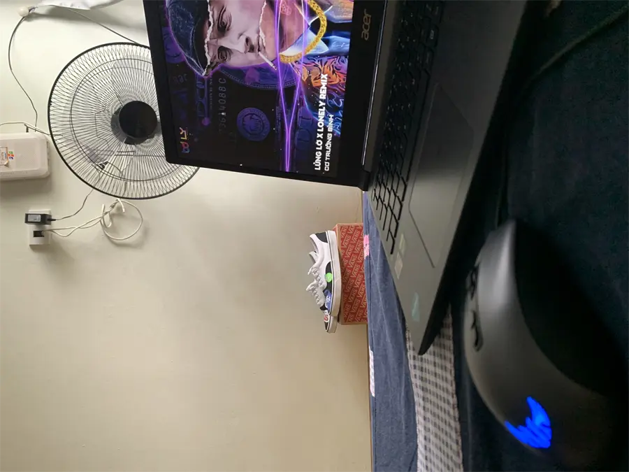 Khách hàng review Laptop Acer Aspire 7 Gaming A715 42G R4XX R5 5500U/8GB/256GB/4GB GTX1650/Win11 (NH.QAYSV.008) 2