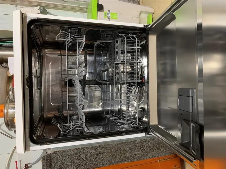 Khách hàng review Máy rửa chén độc lập Electrolux ESF5206LOW 9