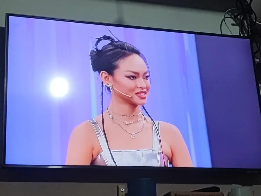 Khách hàng review Smart Tivi Samsung 4K Crystal UHD 43 inch UA43AU8100 7