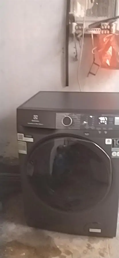 Khách hàng review Máy giặt Electrolux Inverter 8 kg EWF8024P5SB 1