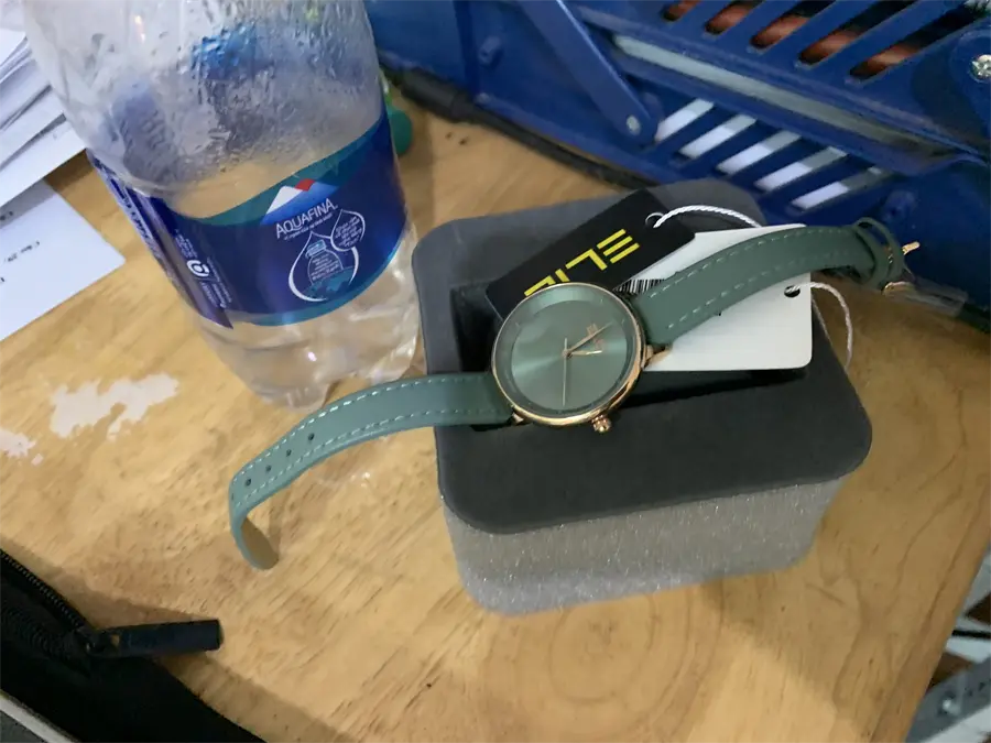 Khách hàng review Đồng hồ ELIO Xmas 32 mm Nữ EL115-02 2
