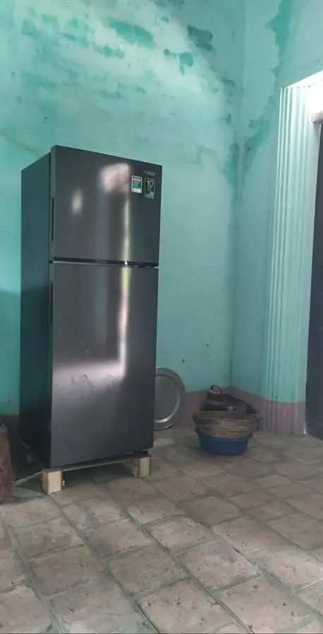 Khách hàng review Tủ lạnh Aqua Inverter 212 lít AQR-T239FA(HB) 9