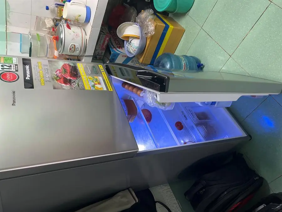 Khách hàng review Tủ lạnh Panasonic Inverter 234 lít NR-TV261APSV 4