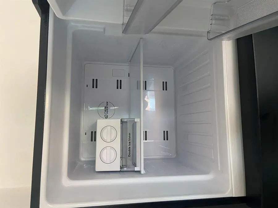 Khách hàng review Tủ lạnh Aqua Inverter 318 lít AQR-T369FA(WBS) 4