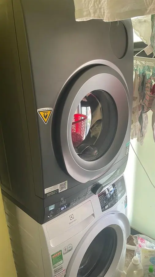 Khách hàng review Máy sấy thông hơi Electrolux UltimateCare 8.5 kg EDV854N3SB 3