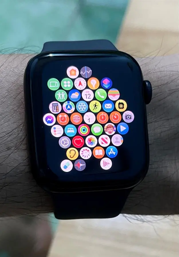 Khách hàng review Đồng hồ thông minh Apple Watch SE 2022 GPS 44mm viền nhôm dây thể thao 9