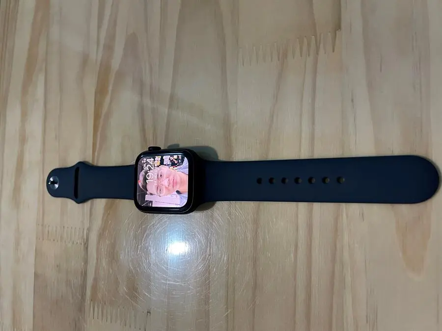 Khách hàng review Đồng hồ thông minh Apple Watch SE 2022 GPS 44mm viền nhôm dây thể thao 10