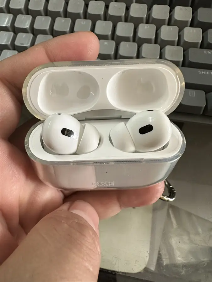 Khách hàng review Tai nghe Bluetooth AirPods Pro (2nd Gen) MagSafe Charge (Lightning) Apple MQD83 12