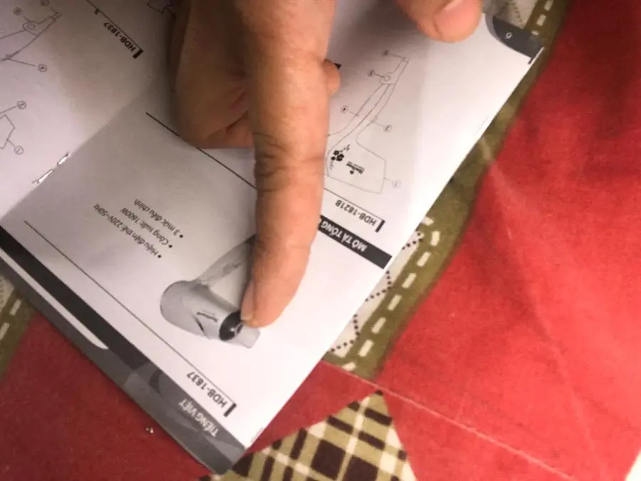 Khách hàng review Máy sấy tóc 1000W Bluestone HDB-1821B 1