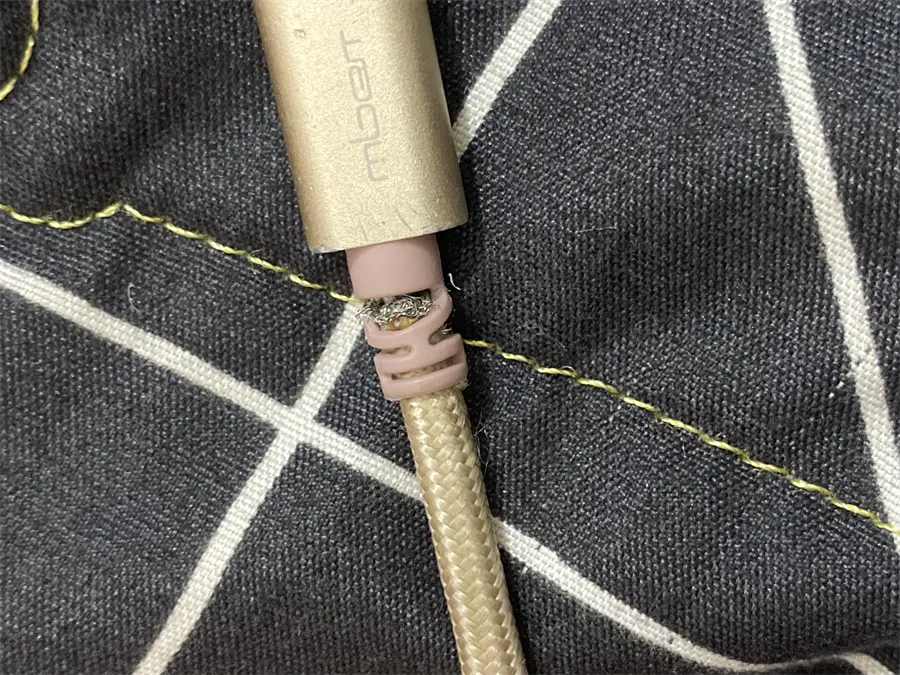 Khách hàng review Cáp sạc và truyền dữ liệu USB-A - Lightning 12W 2m Mbest DS951-WB 13