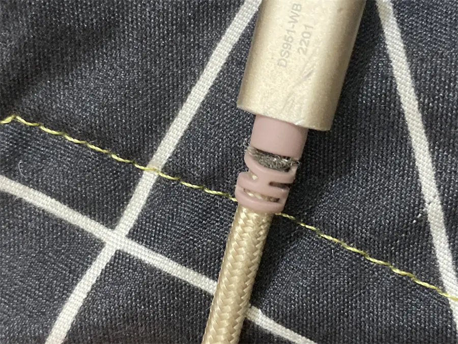 Khách hàng review Cáp sạc và truyền dữ liệu USB-A - Lightning 12W 2m Mbest DS951-WB 11