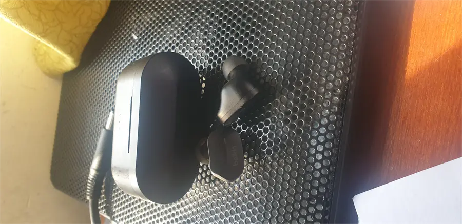 Khách hàng review Tai nghe Bluetooth True Wireless Belkin Soundform AUC001 25