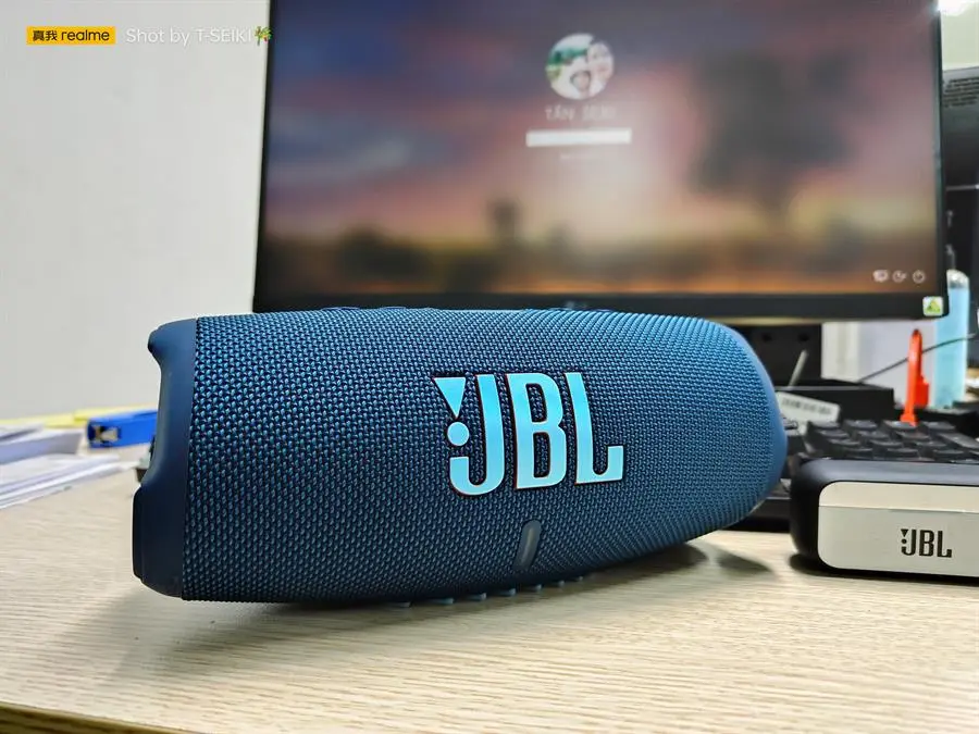 Khách hàng review Loa Bluetooth JBL Charge 5 9
