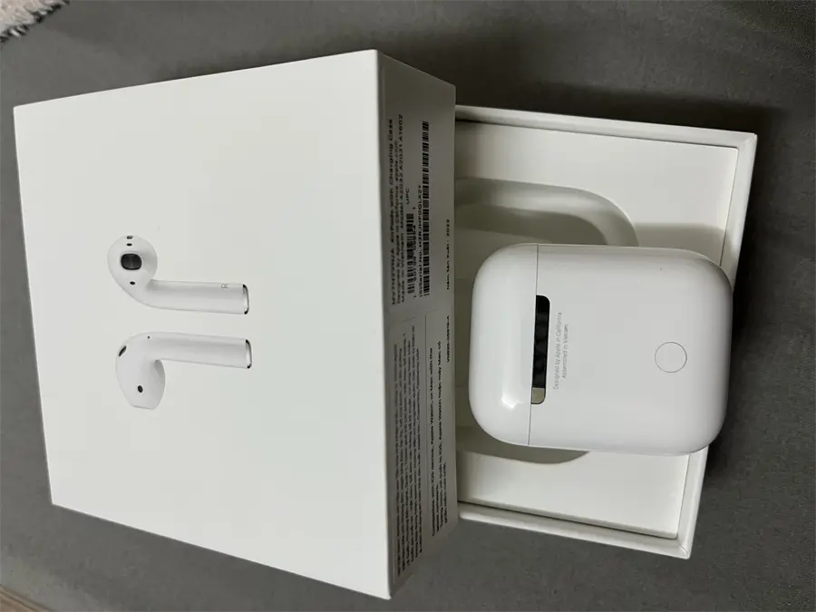 Khách hàng review Tai nghe Bluetooth AirPods 2 Lightning Charge Apple MV7N2 20