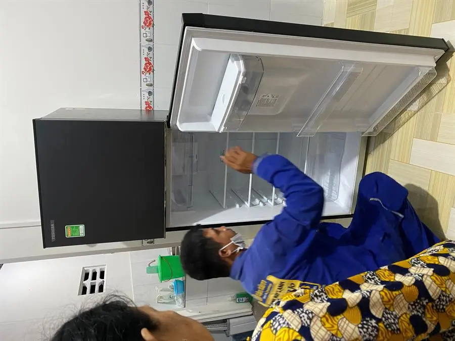 Khách hàng review Tủ lạnh Toshiba Inverter 249 lít GR-RT325WE-PMV(06)-MG 8