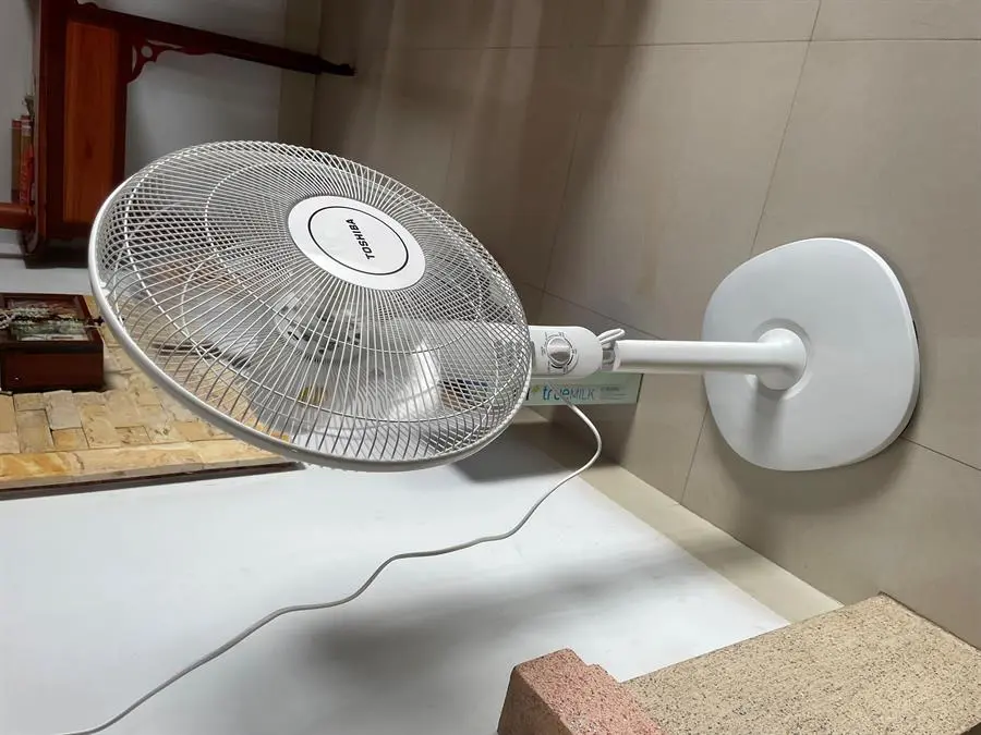 Khách hàng review Quạt đứng Toshiba 5 cánh F-LSA10(W)VN 50W 6