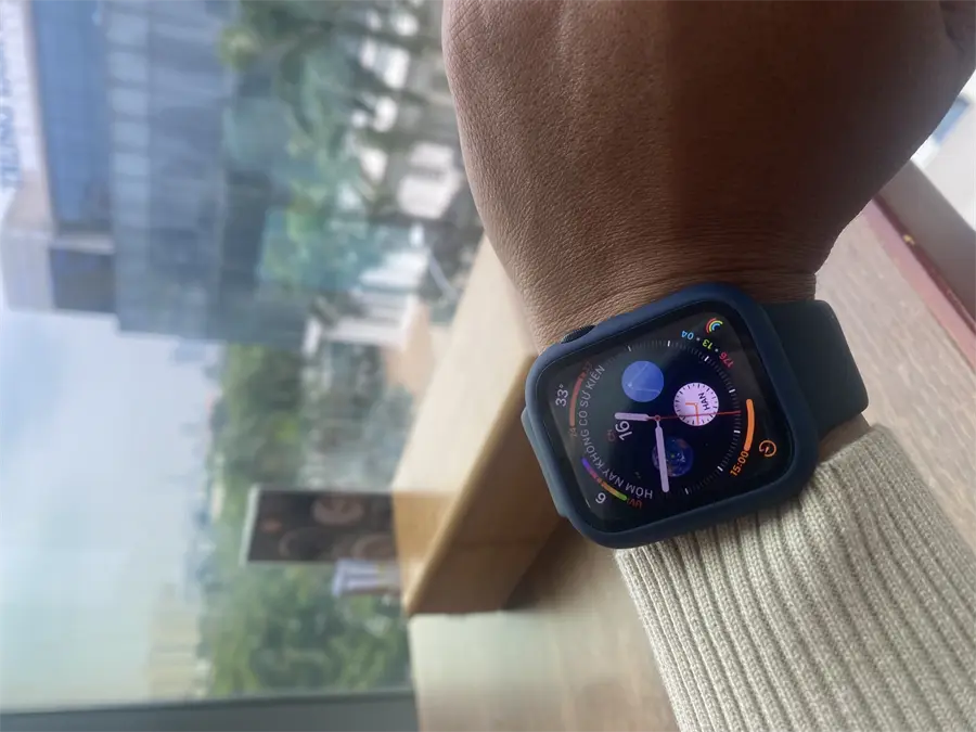 Khách hàng review Đồng hồ thông minh Apple Watch SE 2022 GPS 44mm viền nhôm dây thể thao 7
