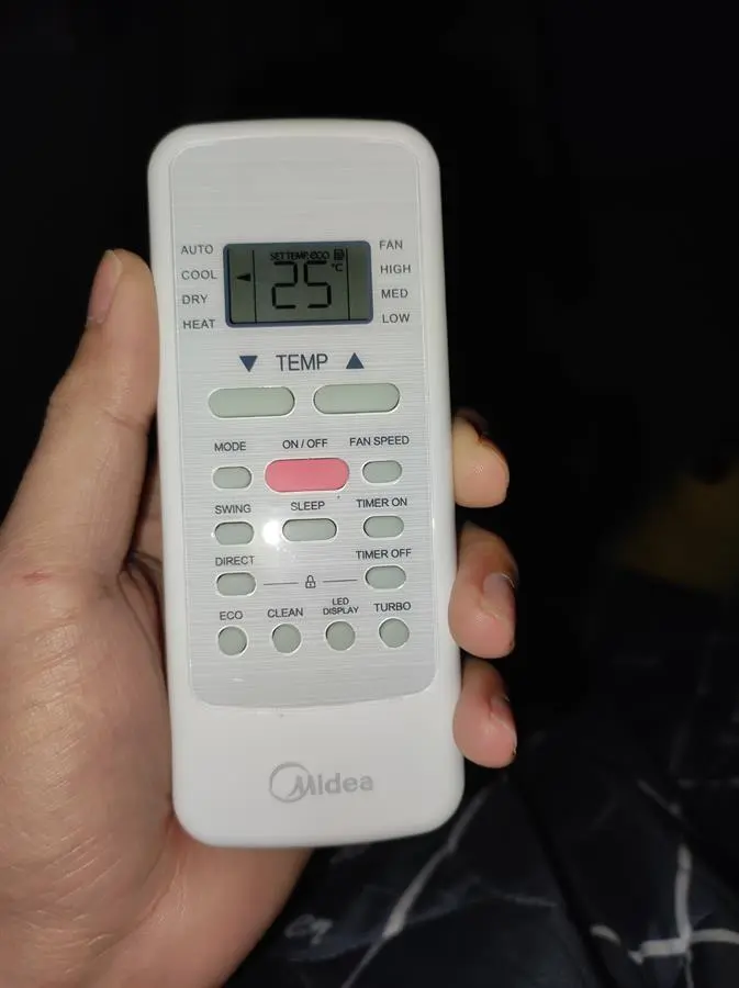 Khách hàng review Điều hòa Midea Inverter 9000 BTU MSAFA-10CRDN8 43