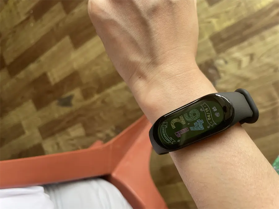 Khách hàng review Vòng đeo tay thông minh Mi Band 7 Đen 10