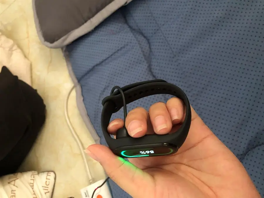 Khách hàng review Vòng đeo tay thông minh Mi Band 7 Đen 7