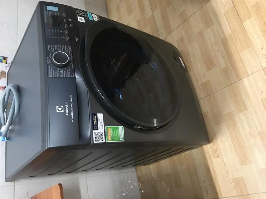 Khách hàng review Máy giặt Electrolux UltimateCare 500 Inverter 10 kg EWF1024P5SB 14