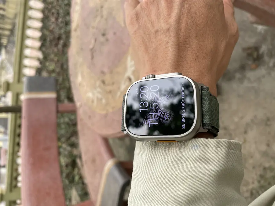 Khách hàng review Đồng hồ thông minh Apple Watch Ultra GPS   Cellular 49mm viền Titanium dây Alpine size M 1