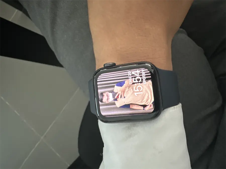 Khách hàng review Apple Watch SE GPS 40mm 1