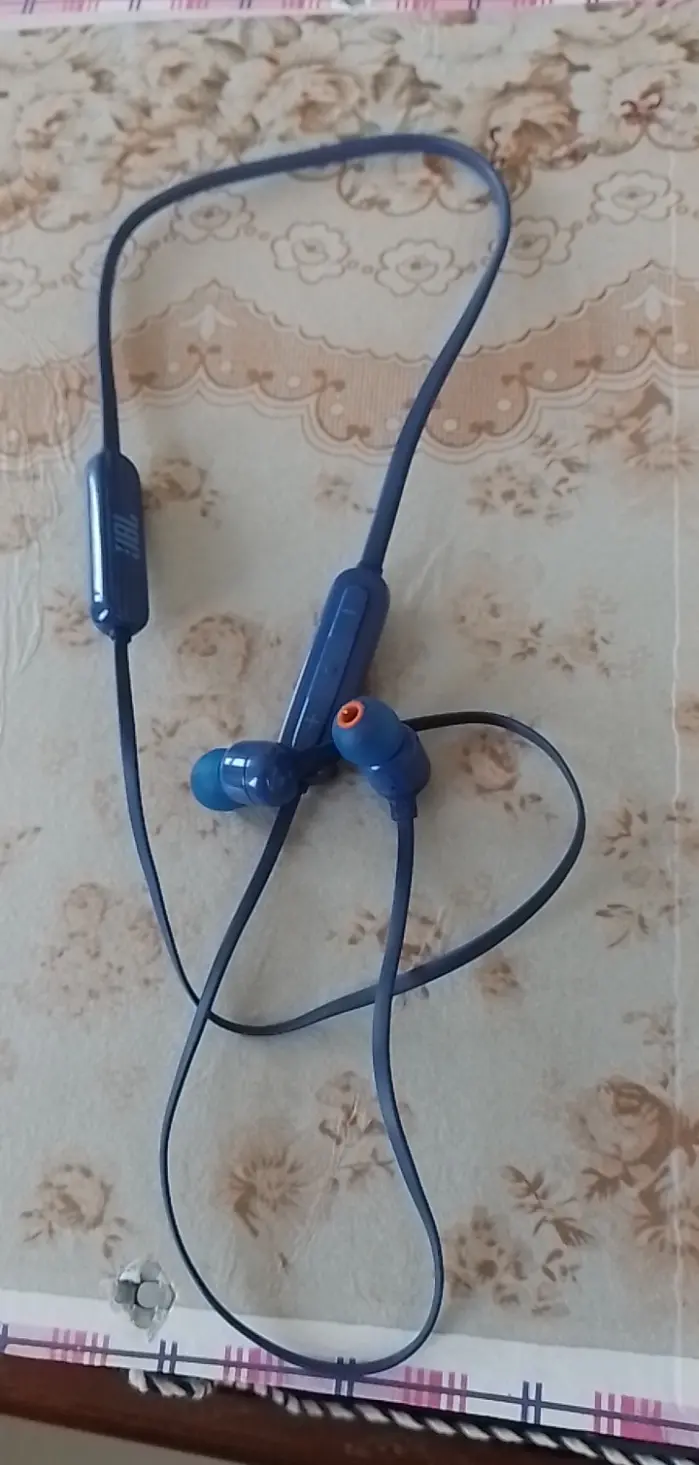 Khách hàng review Tai nghe Bluetooth JBL T110BT 1