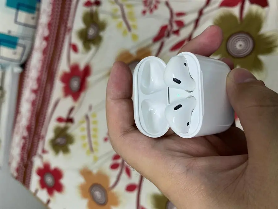 Khách hàng review Tai nghe Bluetooth AirPods 2 Lightning Charge Apple MV7N2 19