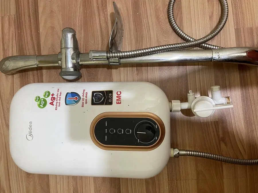 Khách hàng review Máy nước nóng Midea DSK45U3 4500W 1