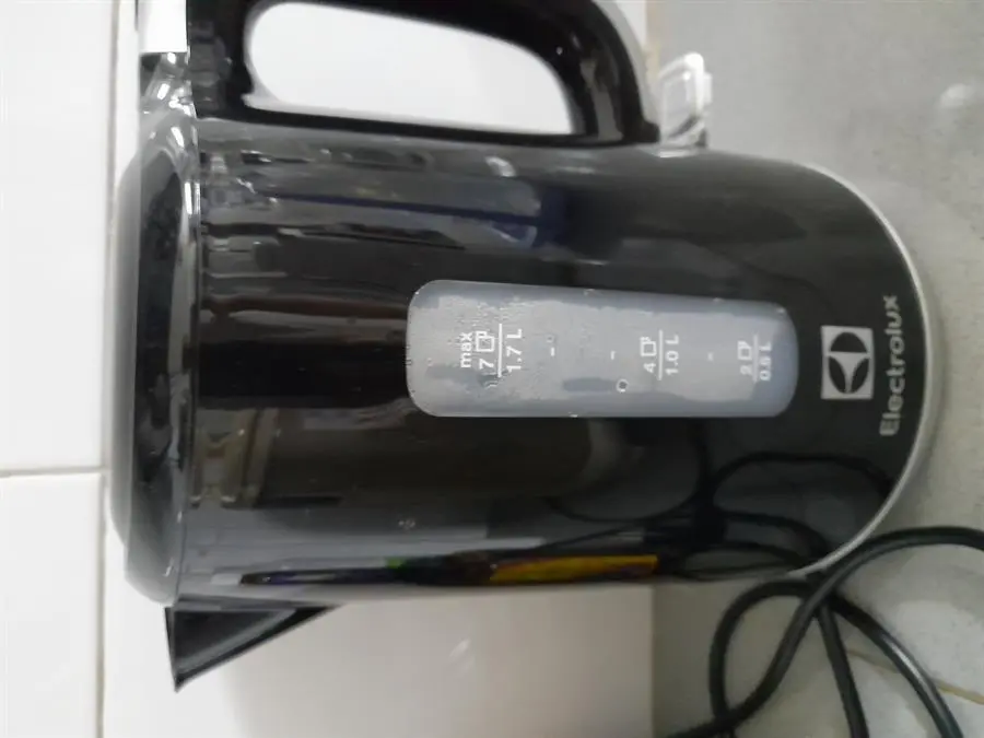 Khách hàng review Bình đun siêu tốc Electrolux 1.7 lít EEK3505 1
