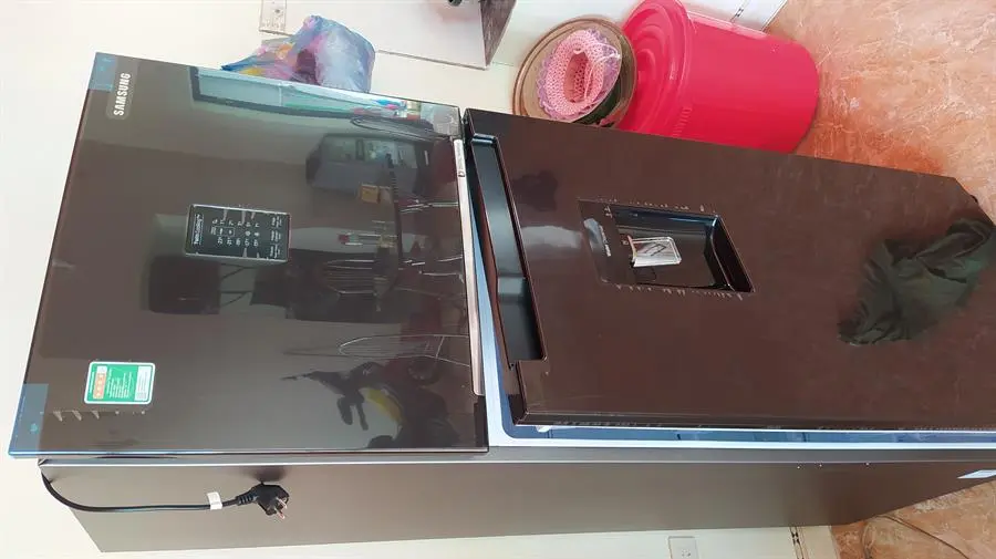 Khách hàng review Tủ lạnh Samsung Inverter 319 lít RT32K5932BY/SV 2
